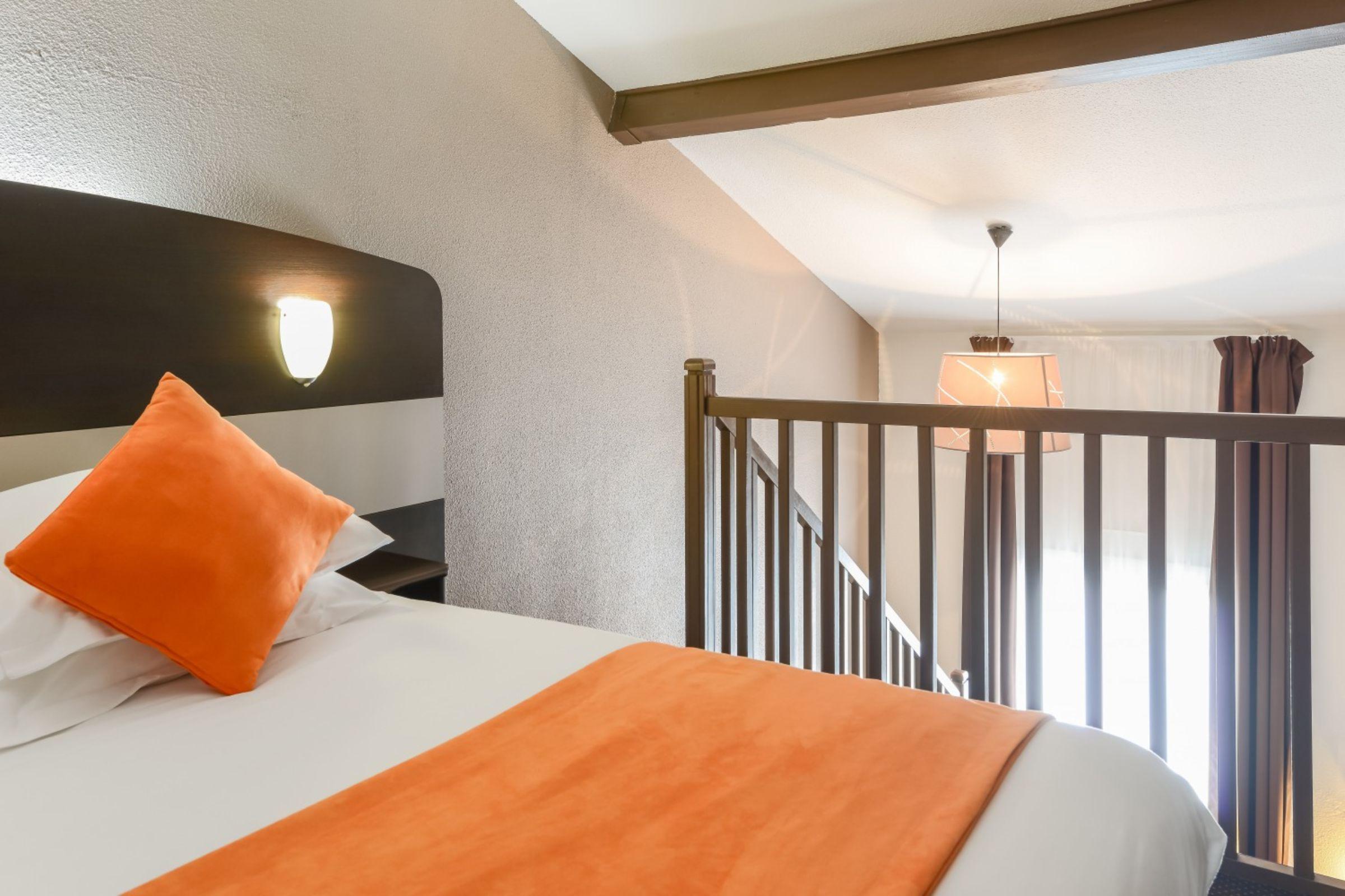 Hotel Le Relais Des Brasseurs - Aubagne Bagian luar foto