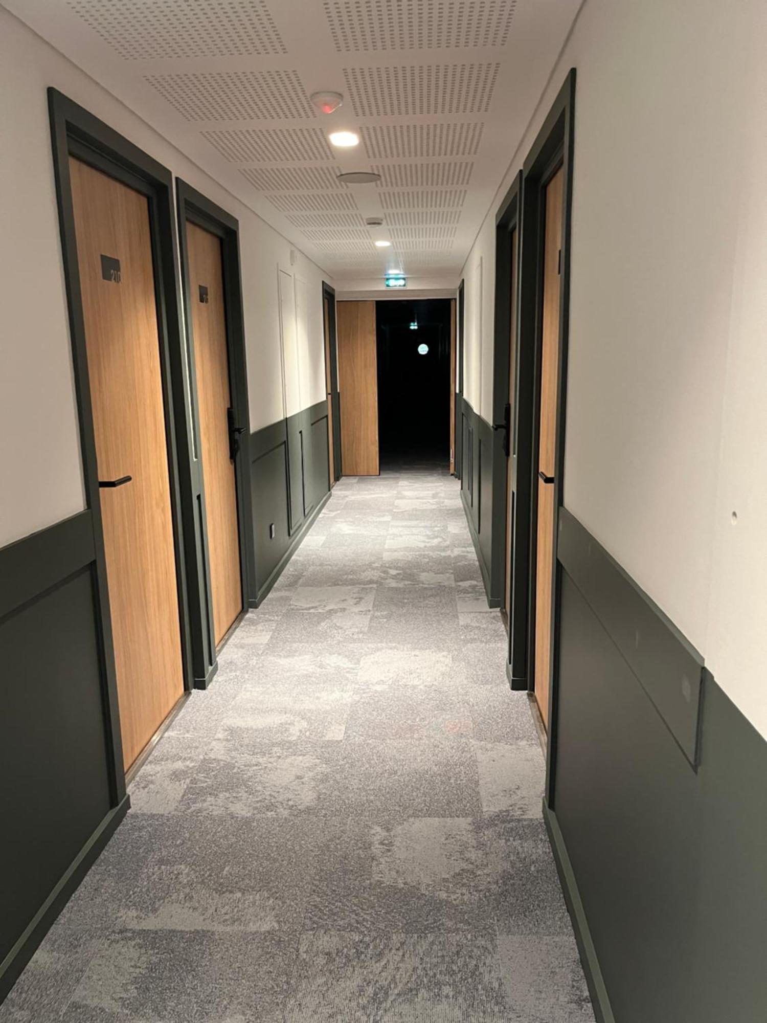 Hotel Le Relais Des Brasseurs - Aubagne Bagian luar foto