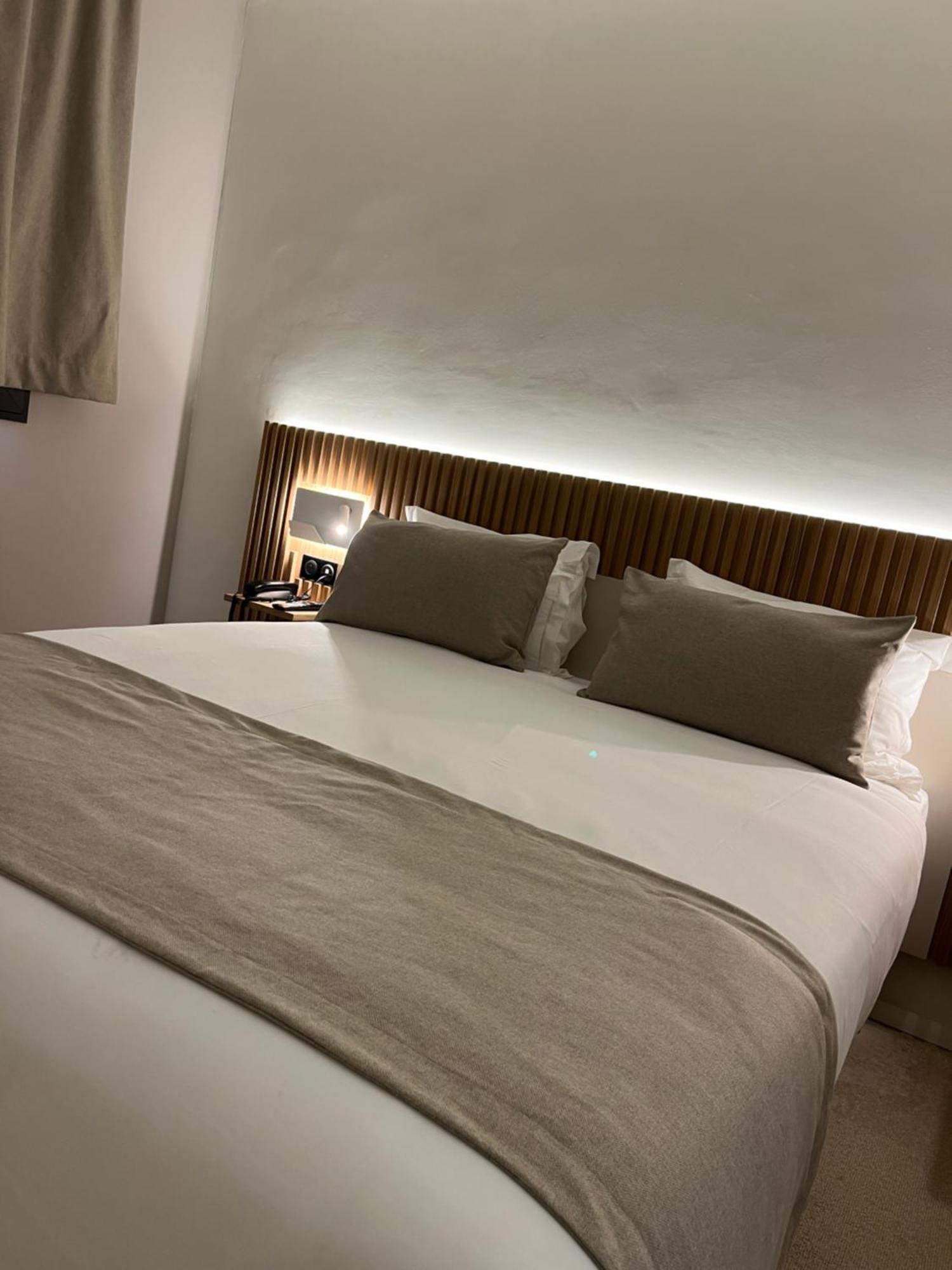 Hotel Le Relais Des Brasseurs - Aubagne Bagian luar foto