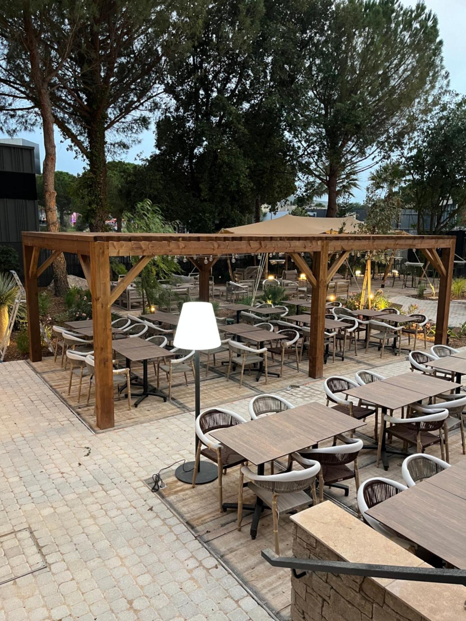 Hotel Le Relais Des Brasseurs - Aubagne Bagian luar foto