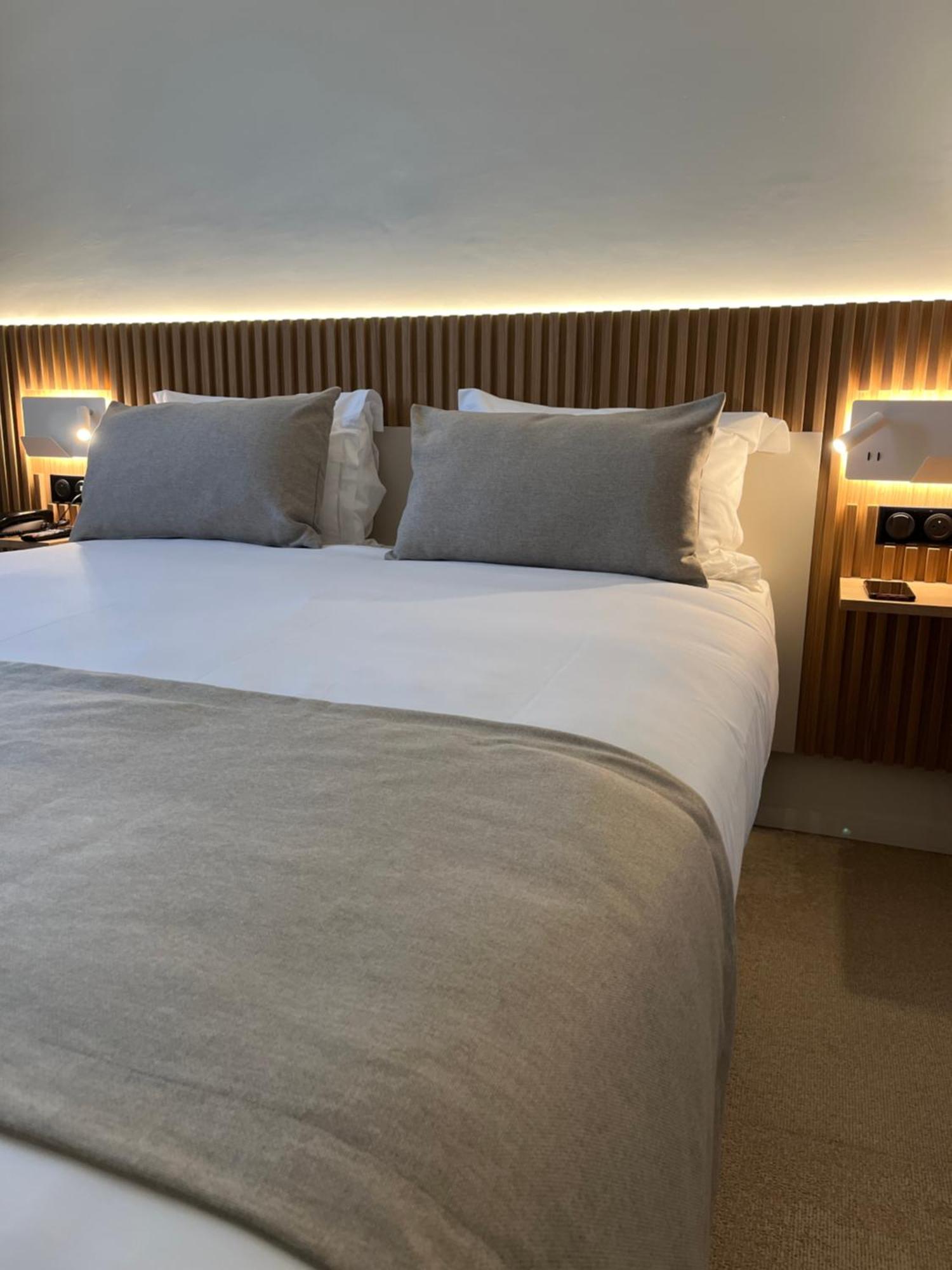 Hotel Le Relais Des Brasseurs - Aubagne Bagian luar foto