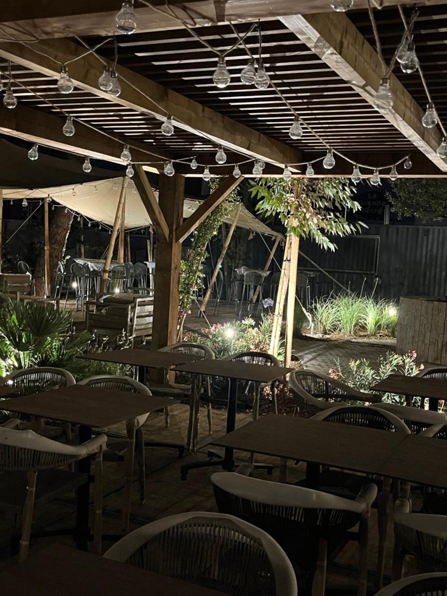 Hotel Le Relais Des Brasseurs - Aubagne Bagian luar foto