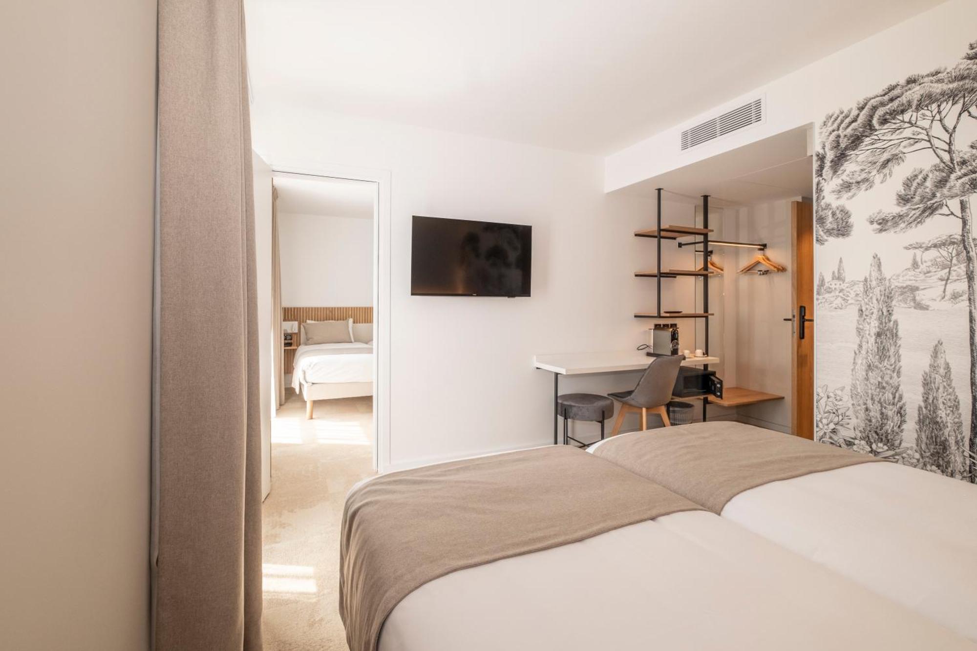 Hotel Le Relais Des Brasseurs - Aubagne Bagian luar foto