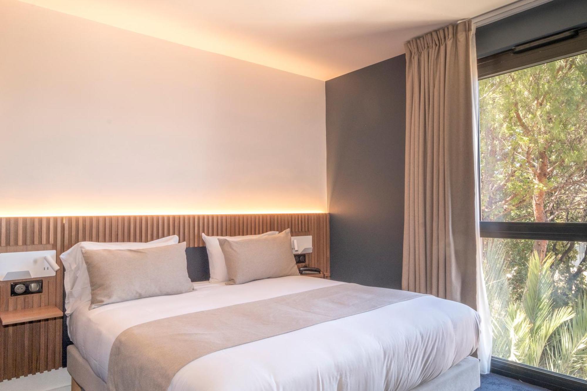 Hotel Le Relais Des Brasseurs - Aubagne Bagian luar foto
