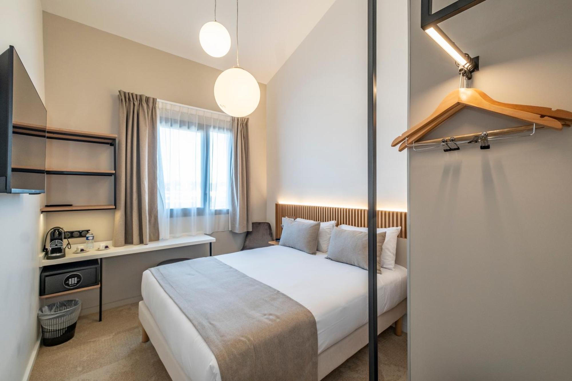 Hotel Le Relais Des Brasseurs - Aubagne Bagian luar foto